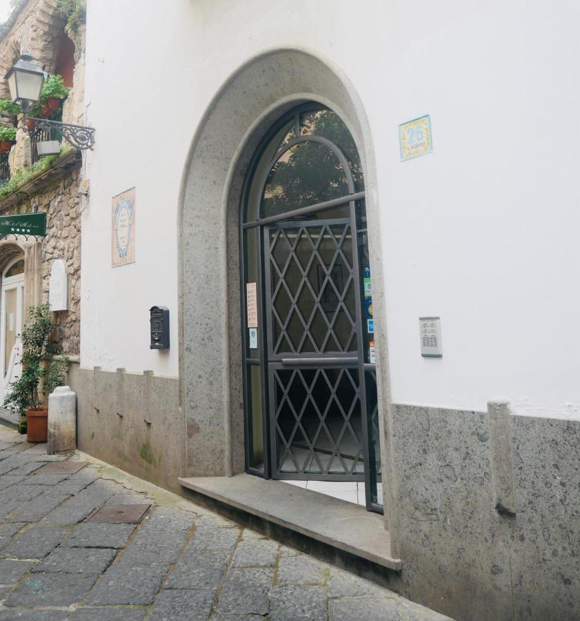 Antico Palazzo Scala Apartamento Sorrento Exterior foto